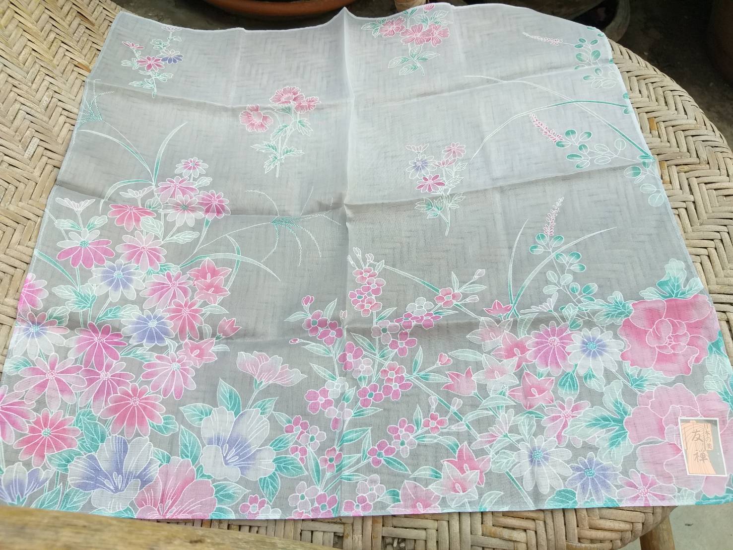 ผ้าเช็ดหน้าลายดอกไม้ สวยหวาน