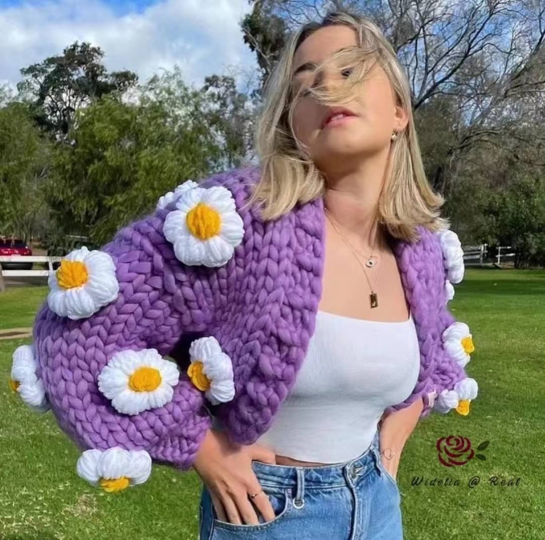 Jacket แจ็คเก็ตแสนสวย งานเกรดพรีเมี่ยม คุณขางานสวยอลังการมาก แต่งดอกไม้ดอกใหญ่ๆโครตน่ารักเลยค่ะ เนื้อผ้าหนานุ่ม ใส่อุ่นสบาย ใส่สบาย : สินค้าคุณภาพ (พร้อมส่ง)