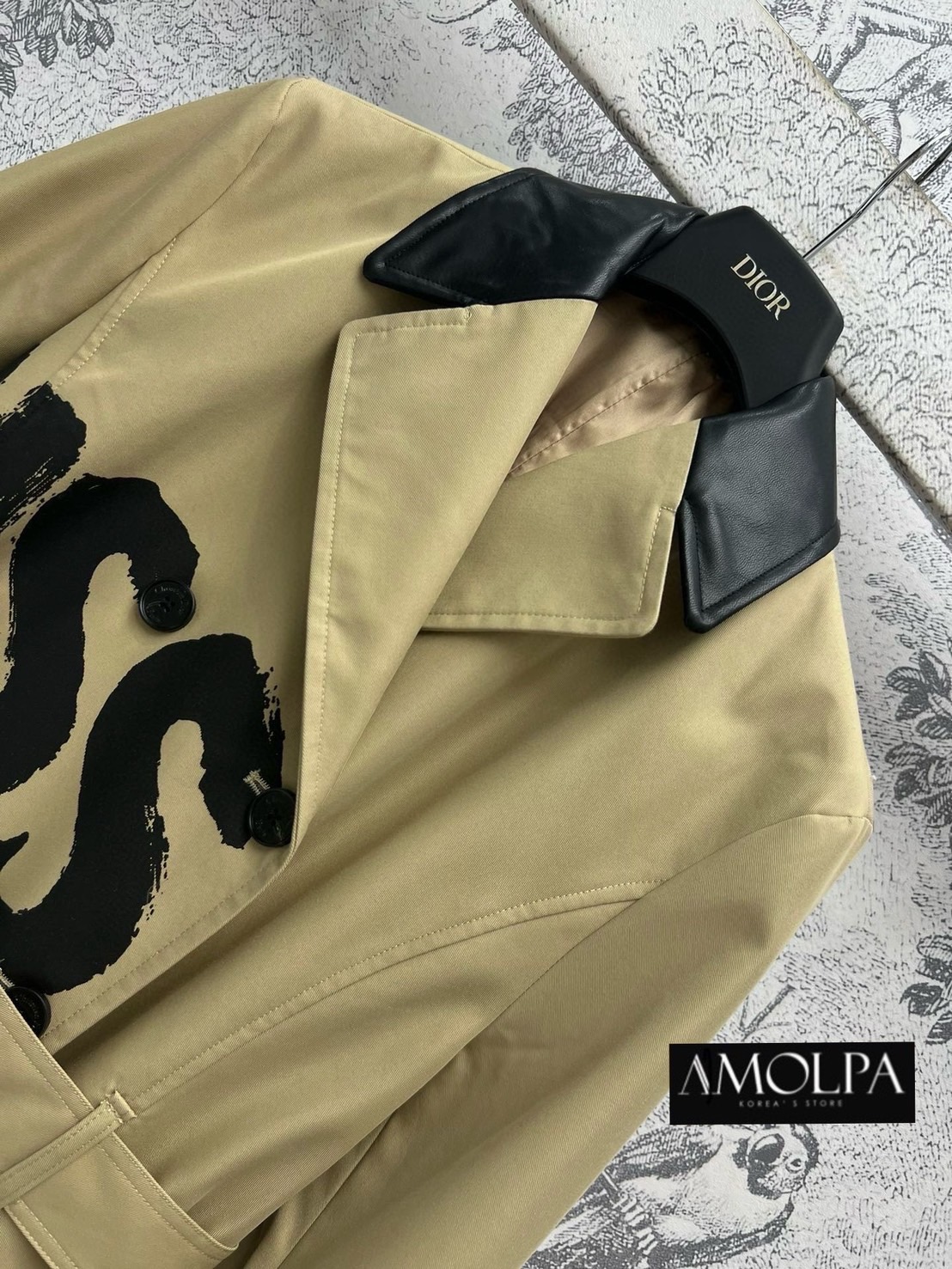 BLAZER CD MISS DIOR COLLECTION Colletion 2024SS งาน hiend ผ้าดีมาก มีน้ำหนักสุดๆ เย็นมากๆ ห้ามพลาดเลยน๊า สวยสุดๆ ใส่สบาย : สินค้าคุณภาพ (พร้อมส่ง)