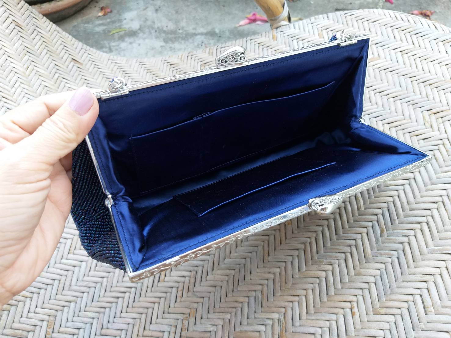 กระเป๋าหรูออกงานร้อยลูกปัดทั้งใบ สวยมากๆๆ (ของใหม่)