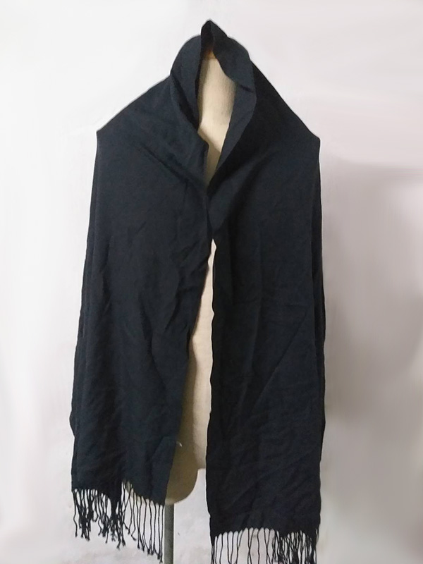 ผ้าพันคอ ผ้าคลุมไหล่ Uniqlo สีดำพื้น