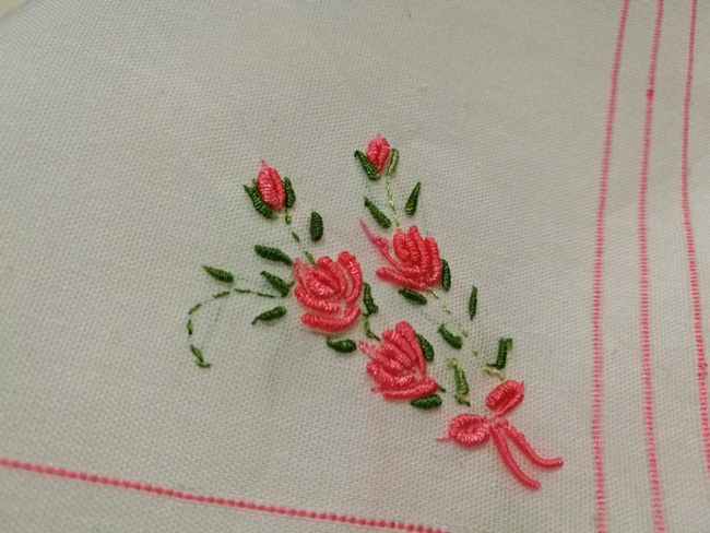 ผ้าเช็ดหน้าปักลายช่อดอกไม้ น่ารักมาก หวานเลย