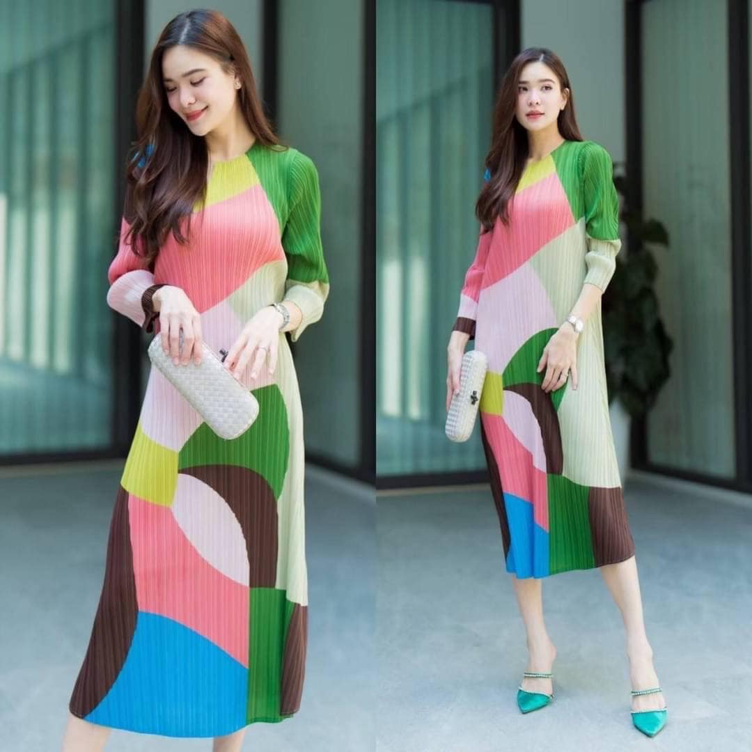 แม็กซี่เดรส แพทเทิร์นอัดพลีท คอวาย Y แขนยาว ความยาวเลยเข่า กำลังสวย งานดี เกรดPremium 👍🏻 สินค้าคุณภาพ (พร้อมส่ง)