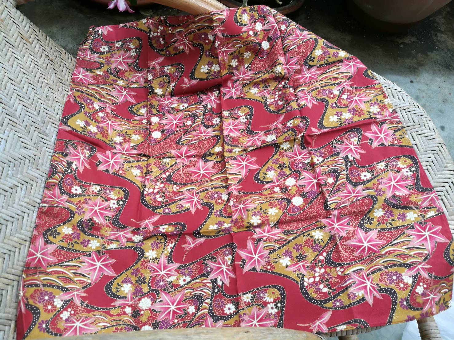 ผ้าเช็ดหน้าผืนใหญ่ ลายสวยแจ่มมาก