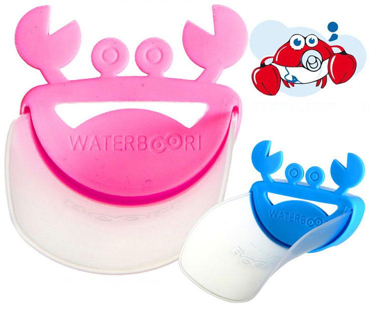 หัวต่อก๊อกน้ำอ่างล้างมือรูปปูน้อย ช่วยให้เด็กเล็กใช้อ่างล้างมือได้สะดวก ไม่ต้องเอื้อม