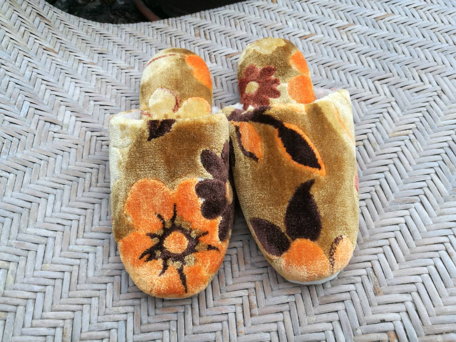 รองเท้าใส่เดินในบ้าน เนื้อกำมะหยี่ สุดหรู