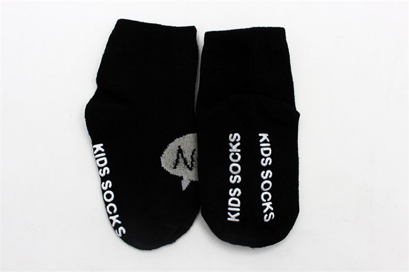 ถุงเท้าเด็กเล็ก Yes/No สีดำเท่ๆ สำหรับเด็ก 2-4 ปี