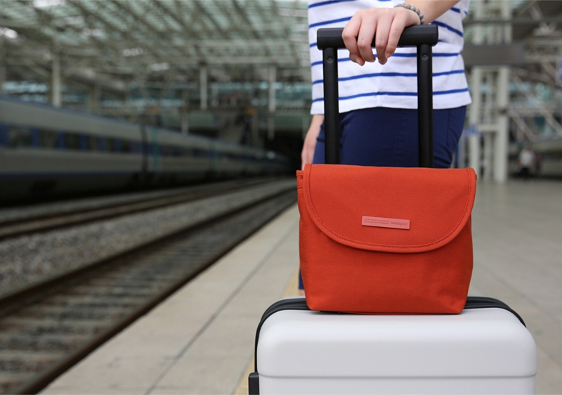 DINIWELL MESSENGER BAG กระเป๋าสะพายอเนกประสงค์ ใส่ได้ทั้งทำงาน ท่องเที่ยว ช่องเยอะ น้ำหนักเบา ผลิตจากไนล่อนคุณภาพสูง กันน้ำ มี 4 สีให้เลือก