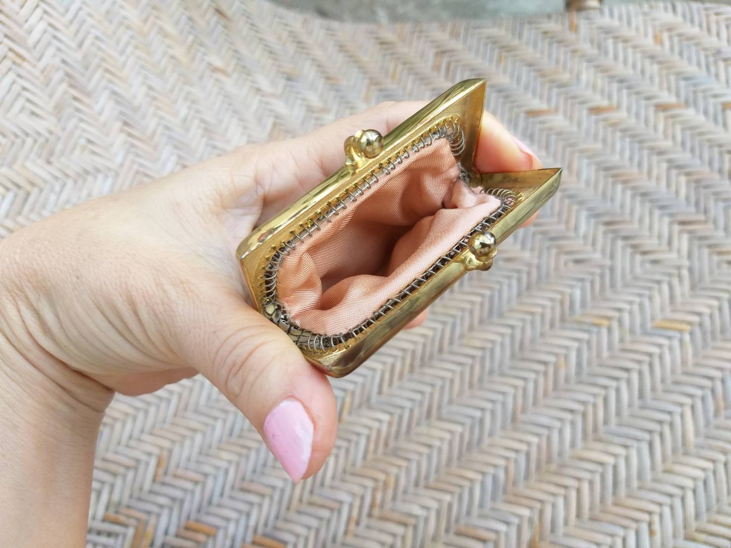 กระเป๋าใส่เหรียญ เกล็ดโลหะ สวยน่ารักสุดๆ (ของใหม่)