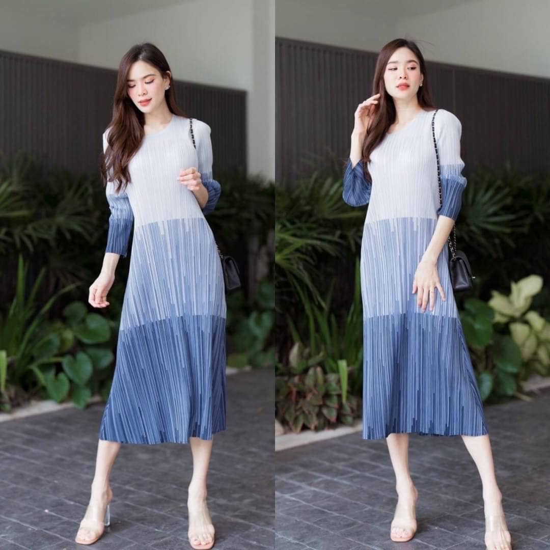 แม็กซี่เดรสตัวยาว แพทเทิร์นอัดพลีท เข้าเคิร์ฟ ทรงสวย Premium 👍🏻 ดีไซด์ ไล่เฉดสี เล่นระดับ 〰️ แบบงานแบรนด์ 👍🏻👍🏻 สินค้าคุณภาพ (พร้อมส่ง)