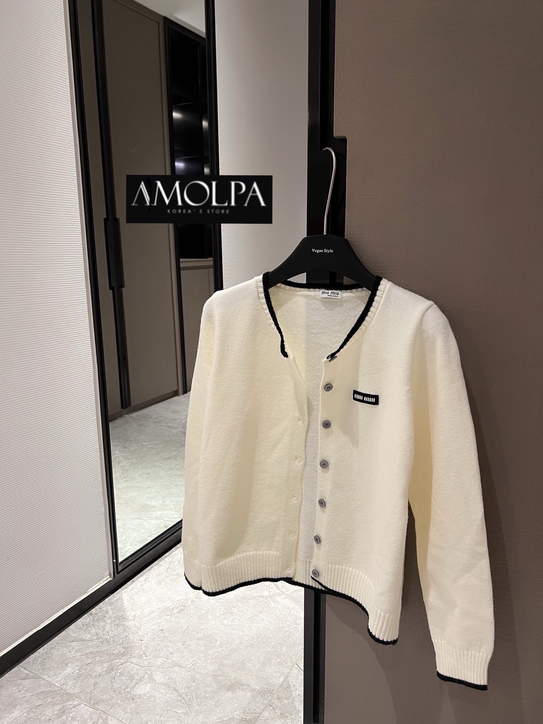 SET 3 PCS SKIRT MIU MIU KNIT งาน HIEND – TOP GRADE เสื้อคลุม+เสื้อแขนสั้น+กระโปรง งานส๊วยยม๊าก เนื้อไหมพรมแน่นสุดๆ ผ้าเกรดขั้นเทพ สวยสุดๆ ใส่สบาย : สินค้าคุณภาพ (พร้อมส่ง)