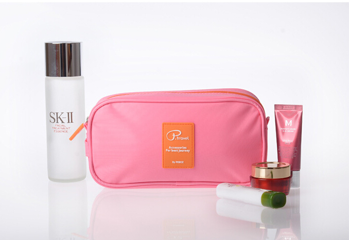 กระเป๋าใส่อุปกรณ์อิเล็กทรอนิกส์ กระเป๋าไอที หรือปรับเป็นใส่เครื่องสำอางก็ได้ ผลิตจากไนล่อนกันน้ำคุณภาพดีมี 4 สีให้เลือก