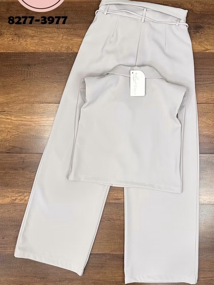 Set เสื้อสีสันสวยใส่ง่าย สีโทนเทาอ่อน (Light grey tone) ใส่ได้ทุกโอกาส เนื้อผ้าดี๊ดีใส่ สบายๆ งานมีเทคเจอร์ในตัว ช่วงไหล่เสริมฟองน้ำเพื่อทรงสวย (กระเป๋าเพื่อสวยงาม) +++มาคู่กับกางเกงขายาว+เชือก2เส้น ใส่สบาย : สินค้าคุณภาพ (พร้อมส่ง)