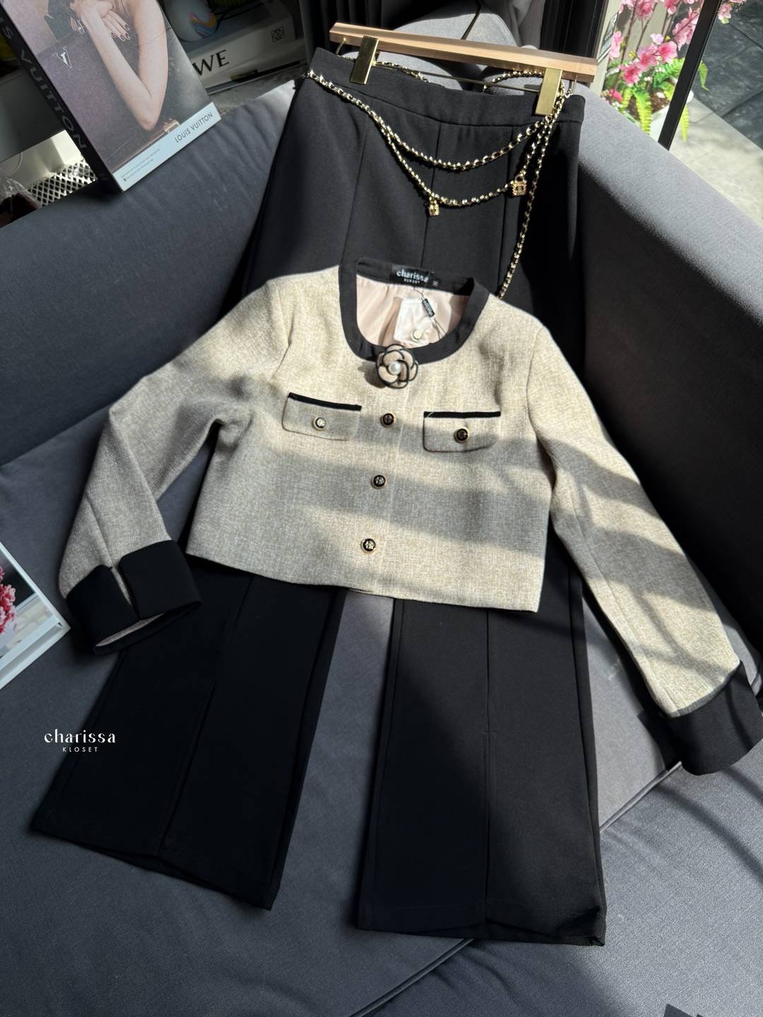 เซ็ท 4 ชิ้น: เสื้อทวิต+กางเกง+เข็มขัด+เข็มกลัดดอกไม้ ใส่สบาย : สินค้าคุณภาพ (พร้อมส่ง)