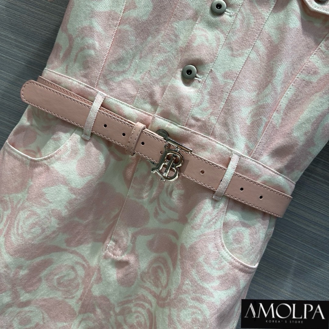 DRESS BB DENIM มาพร้อมเข็มขัด งานเดรสยีนส์งานพรีเมียมเกินบรรยายมาก ใช้ผ้าเนื้อดีสุดๆ ผ้ายีนส์แท้100เปอเซน มาพร้อมเข็มขัดหัวB สวยหรูดูแพง. สินค้าคุณภาพ (พร้อมส่ง) .