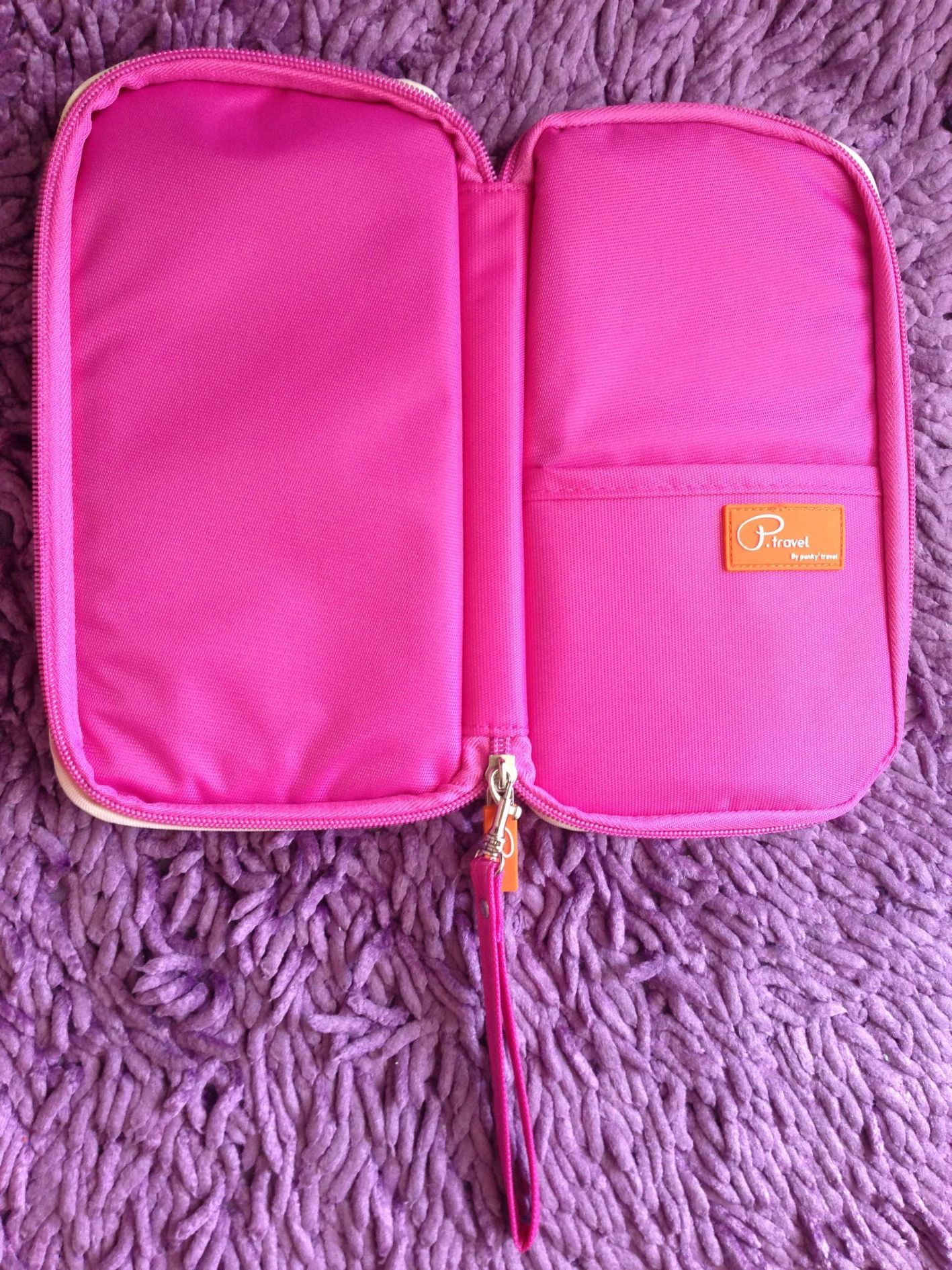 กระเป๋าใส่พาสปอร์ต กระเป๋าใส่หนังสือเดินทาง ใส่เอกสารสำคัญ ช่องเยอะ มีสายคล้องมือ พกพาสะดวก ผลิตจากไนล่อนกันน้ำ คุณภาพดี