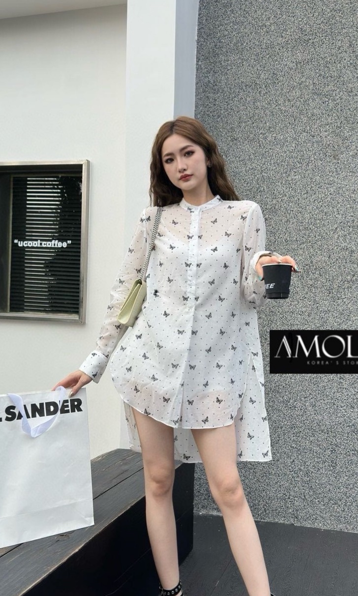 เสื้อเชิ้ตซีทรูลายผีเสื้อ CD หน้าสั้น หลังยาว ปิดก้น ปิดสะโพก สวยหรูดูแพง แสงออก ดีเทลละเอียดทุกจุด ลายใหม่ ใส่สบาย : สินค้าคุณภาพ (พร้อมส่ง)