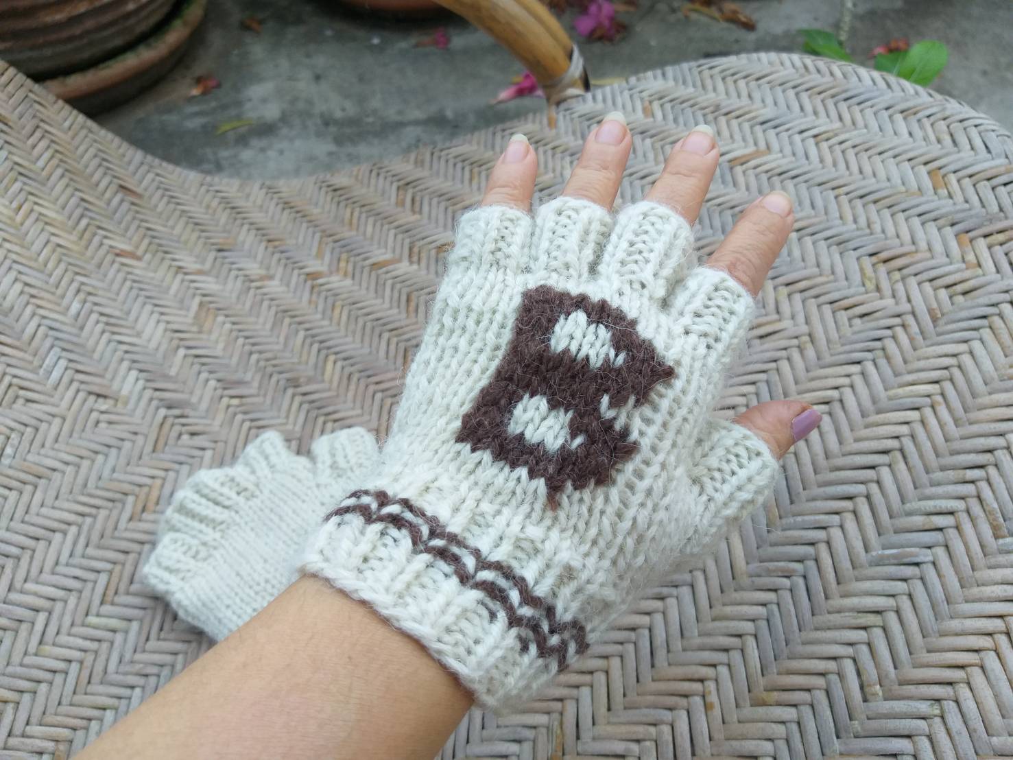 ถุงมือไหมพรมขนสัตว์ครึ่งท่อน (ของใหม่)