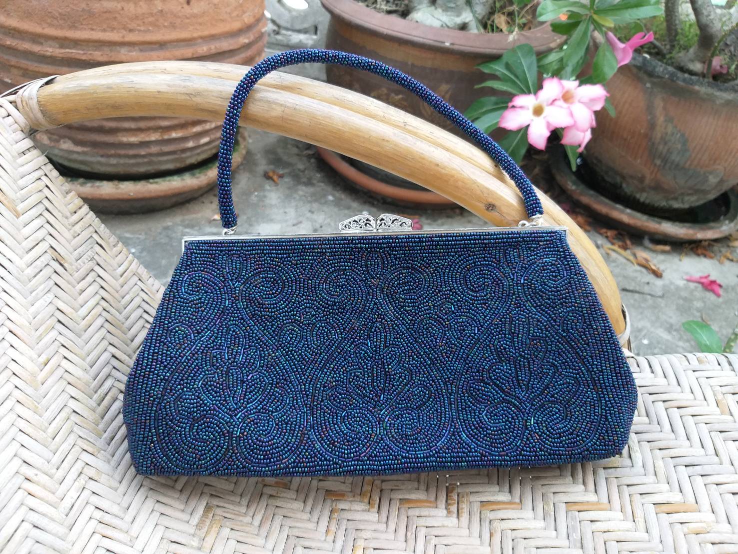 กระเป๋าหรูออกงานร้อยลูกปัดทั้งใบ สวยมากๆๆ (ของใหม่)