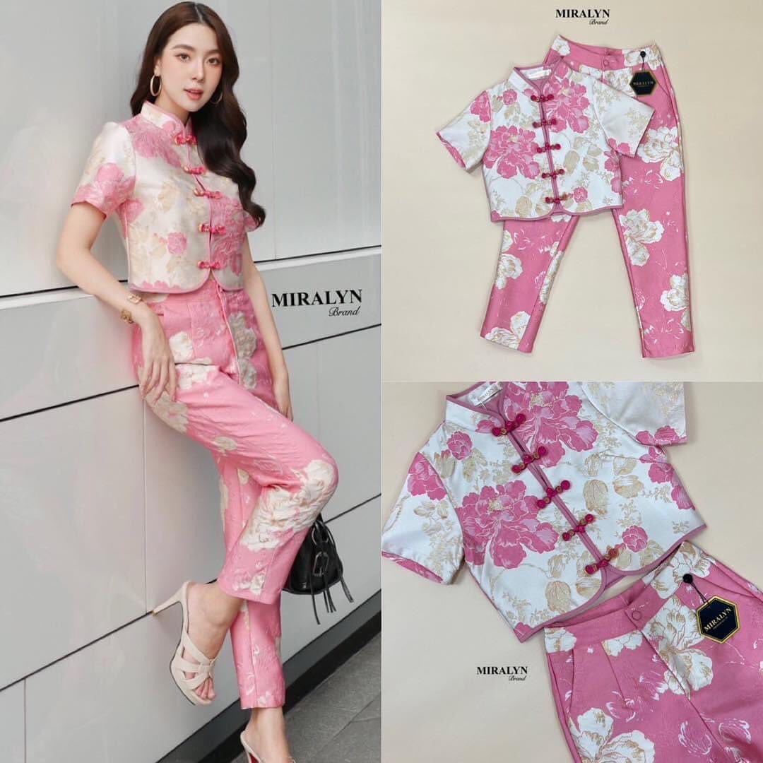 Set 2 ชิ้น ชุดกี่เพ้า เสื้อแขนสั้นงานกี่เพ้า เสื้อผ้าทอมีเทคเจอร์ในตัวลายสวย มาพร้อมกางเกงทรงสวย ใส่สบาย: สินค้าคุณภาพ (พร้อมส่ง)