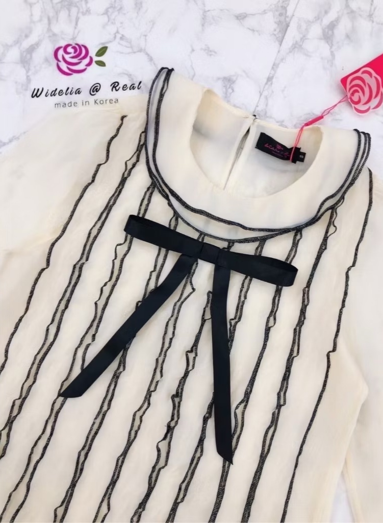 Set :: เสื้อแขนยาวตัวสวยบอกเลยแพทเทิ้ลสวยเนี๊ยบสุดๆ ตัวเสื้อเลือกใช้ มาออกัลซ่าเนื้อสวย แต่งระบายเป็นริ้วสวยเด้ง แต่งโบเก๋ มาเข้าชุดพร้อมกับกระโปรงตัวสั้นสวย แต่งโบสวย มาพร้อมซับในขาสั้นในตัว ใส่สบาย : สินค้าคุณภาพ (พร้อมส่ง)