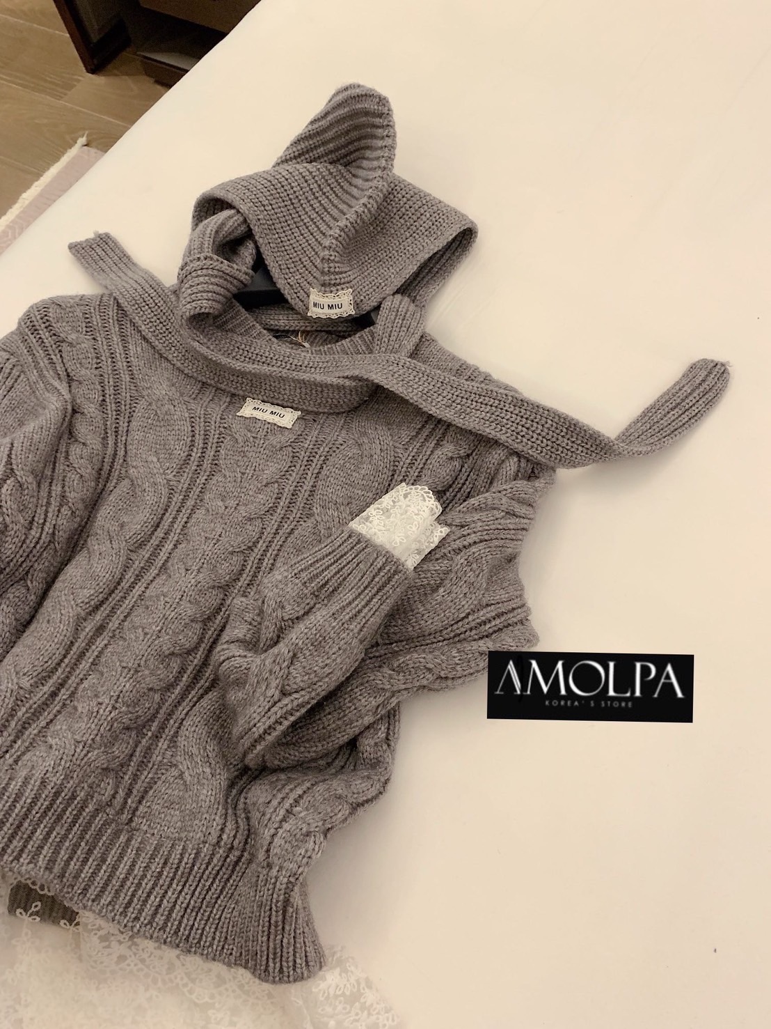 SWEATER MIU MIU +HOOD KNIT SS24 งาน 1 : 1 งานสวยสุดปัง. . ใส่สบาย : สินค้าคุณภาพ (พร้อมส่ง)