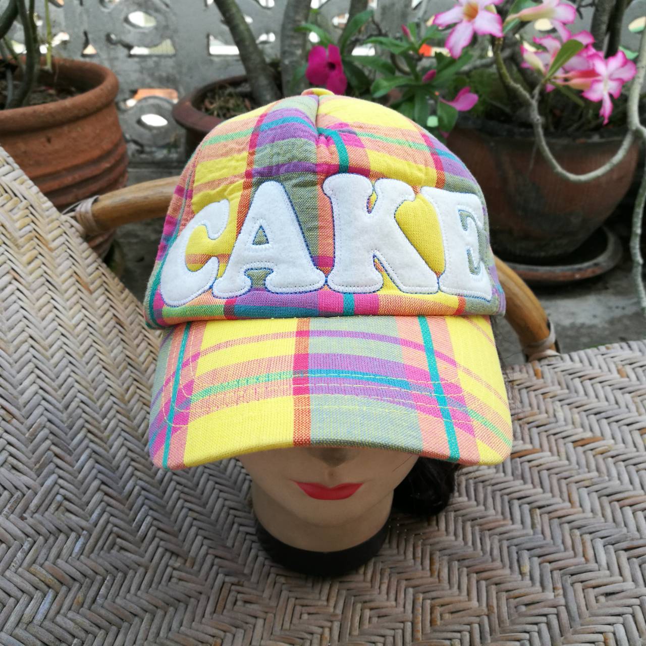 หมวกแก๊ปสีสวย ปักหน้าหมวก CAKE