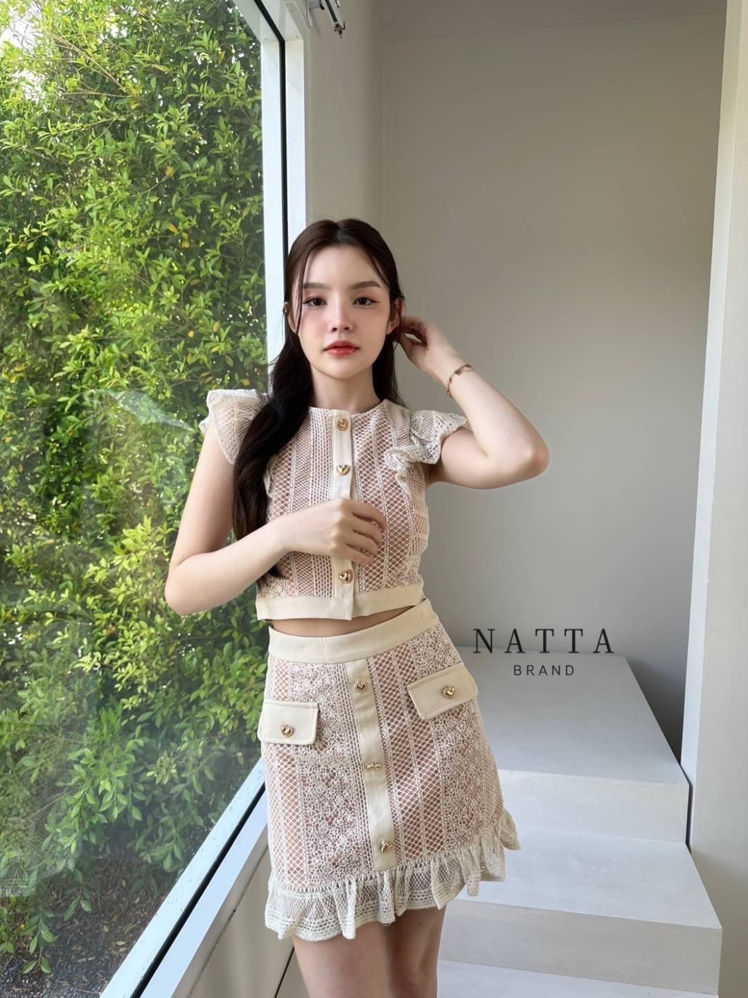 ชุด Set ผ้าลูกไม้อย่างดี เสื้อแต่ง ดีเทลแขน เพิ่มความน่ารักด้วย กระดุมหัวใจ มาพร้อมกระโปรง งานผ้าลูกไม้ สินค้าคุณภาพ (พร้อมส่ง)