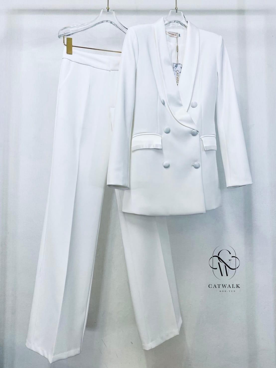 เซตสูทปกเลื่อม+กางเกงขาตรง เนื้อผ้าเกรดเอ เนื้อนุ่มเป็นทรงใส่สบาย สินค้าคุณภาพ (พร้อมส่ง)