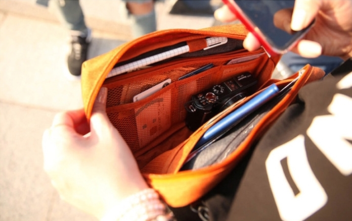 DINIWELL กระเป๋าสะพายข้าง ขนาดกลาง พาดลำตัว กันน้ำ ช่องเยอะ คุณภาพดี สายสะพายเงาสวย มี 5 สีให้เลือก