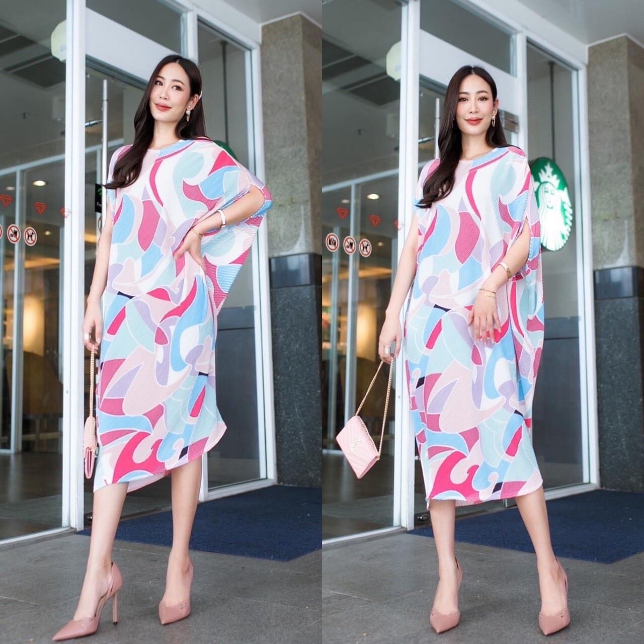 มินิเดรสไหล่เบี่ยงอัดพลีท ทรงปล่อย งานสวย 👍🏻 แพตเทิร์นเฉลียงข้างทรงสโลป ดีเทลแขนเบี่ยงข้างเดียวเก๋ๆ เนื้อผ้าพลีทเนื้อนิ่ม นุ่ม ใส่สบาย สินค้าคุณภาพ (พร้อมส่ง)