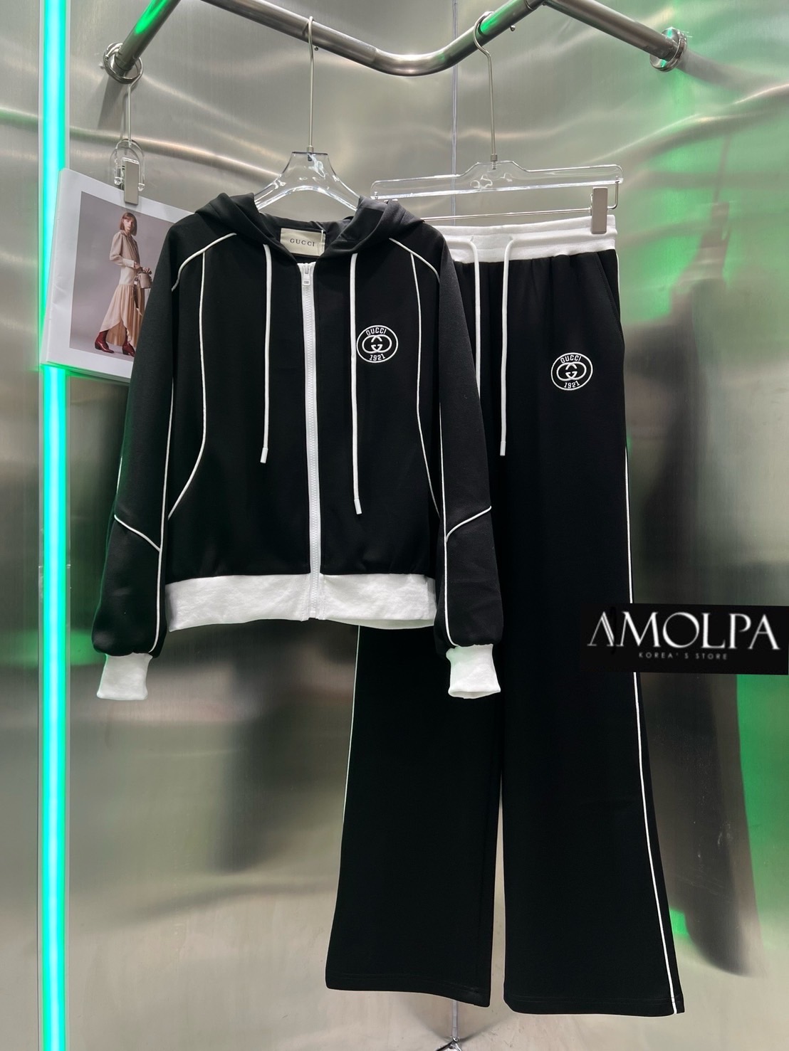 SET GG งาน hiend ผ้าอย่างเทพ 1:1 พรีเมียม ทุกอย่างปั้ม VVIP เก็บทุกสียังไม่ผิดหวัง ฉ่ำ ทำถึง ปังชนช๊อป สวยจี๊ดเนื้อผ้าดีม๊าก ผ้าใส่สบายมาก ห้ามพลาดเลยนะคะ ใส่สบายสุดๆ ใส่สบาย : สินค้าคุณภาพ (พร้อมส่ง)