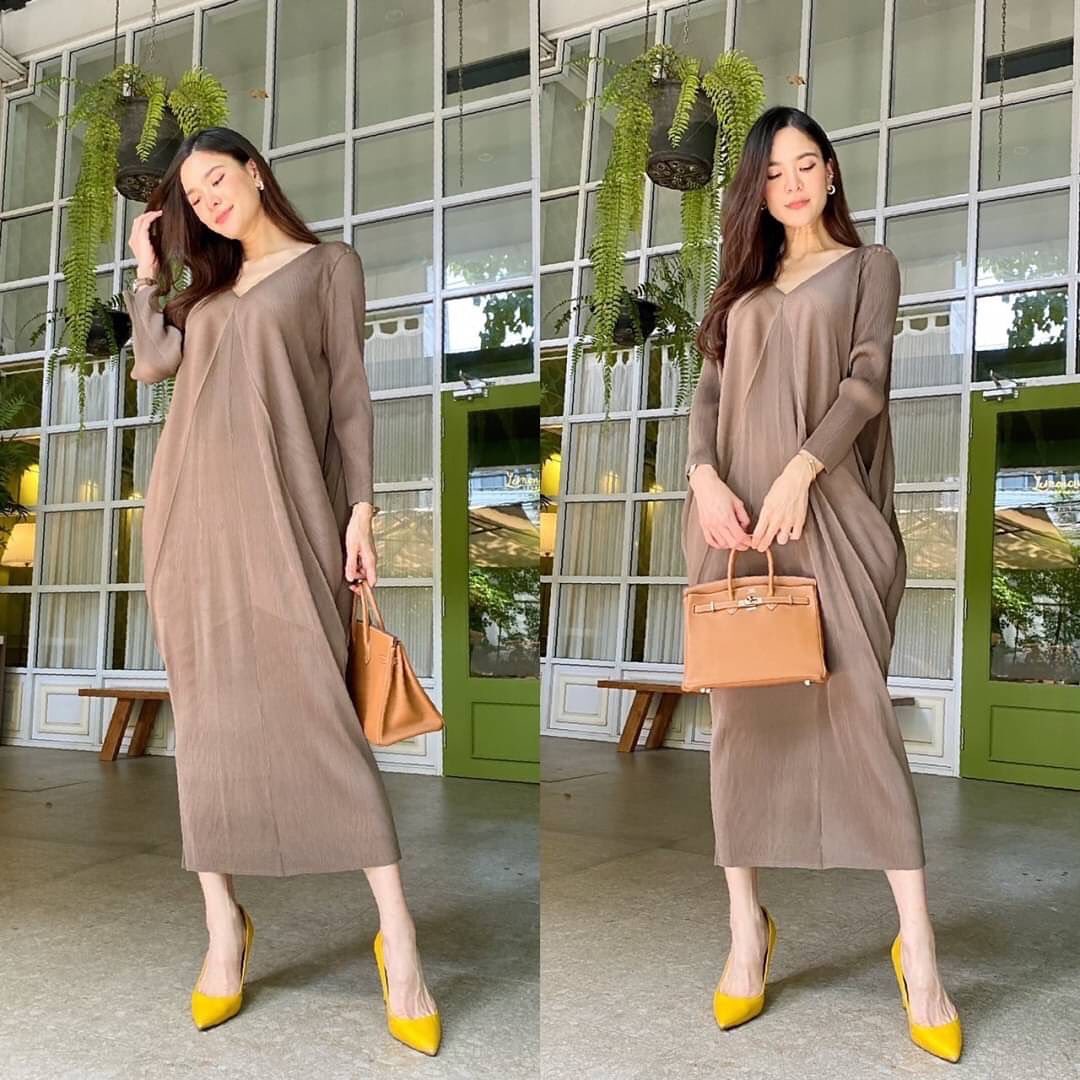 เดรสอัดพลีท งานสวยไฮโซ ทรงคอวีตีเกร็ดด้านหน้า แพทเทิร์นบอลลูน แขนยาว 5 ส่วน 😍 ชายเดรสสโลปเข้าตัว สวย เรียบหรู . สินค้าคุณภาพ (พร้อมส่ง)