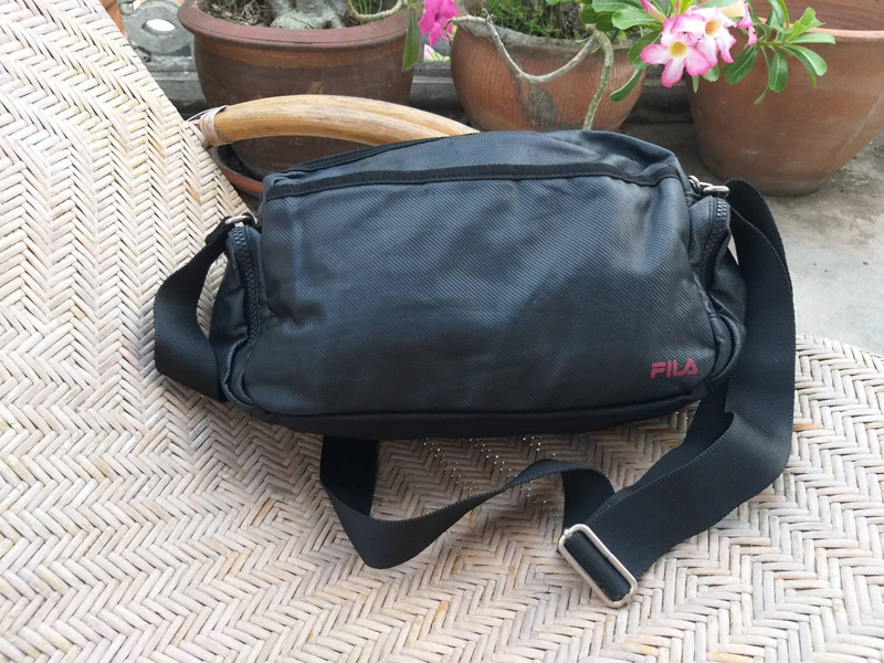 กระเป๋าสะพาย FILA แท้ สวยมาก ช่องเยอะ
