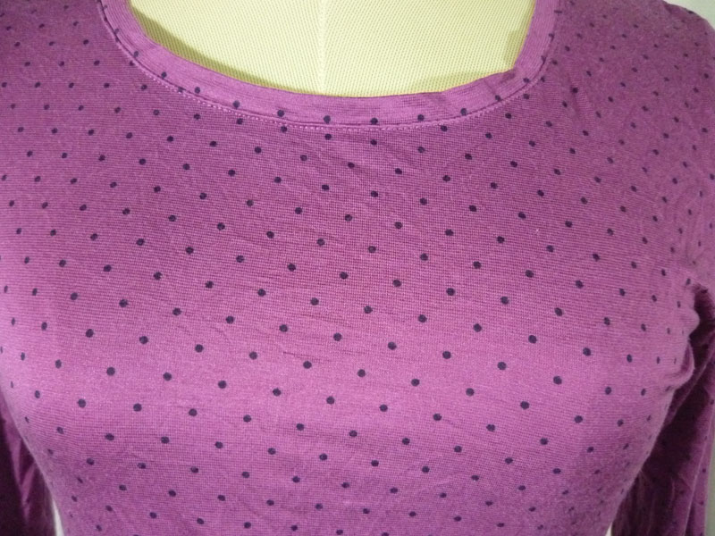 เสื้อฮีทเทคหญิง ม่วงจุดดำ Uniqlo heattech Sz M