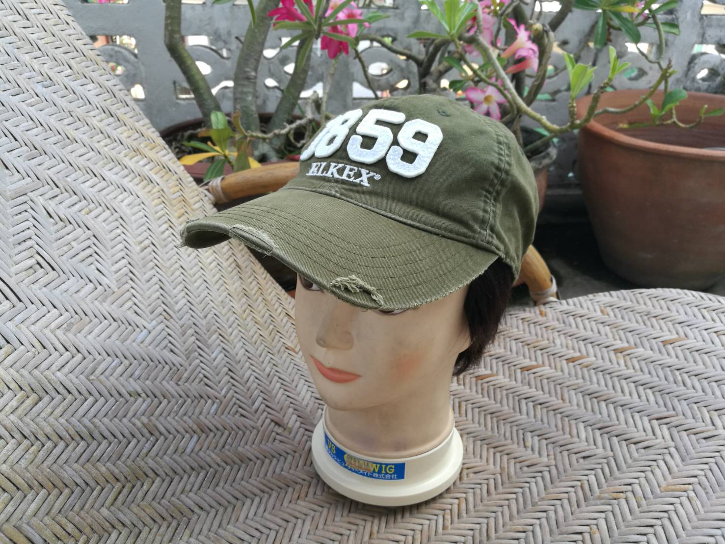 หมวกแก๊ปสีเขียวทหาร เท่มาก หล่อๆ เลย