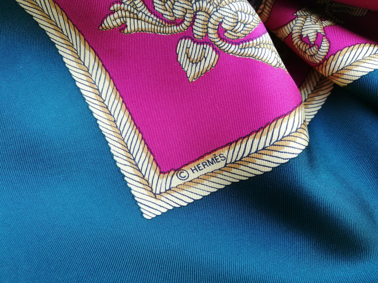 ผ้าพันคอ Hermès scarf LES ARMES DE PARIS ของแท้