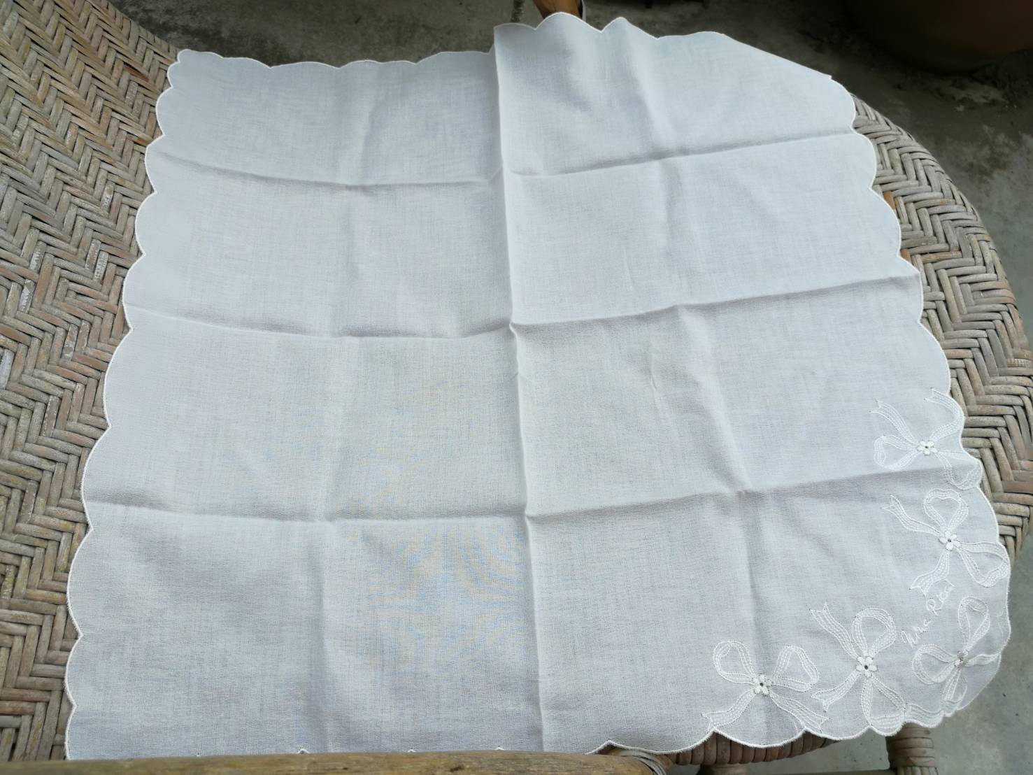 ผ้าเช็ดหน้า NINA RICCI สวยมากกก