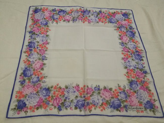 ผ้าเช็ดหน้า YVES SAINT LAURENT สีสวย