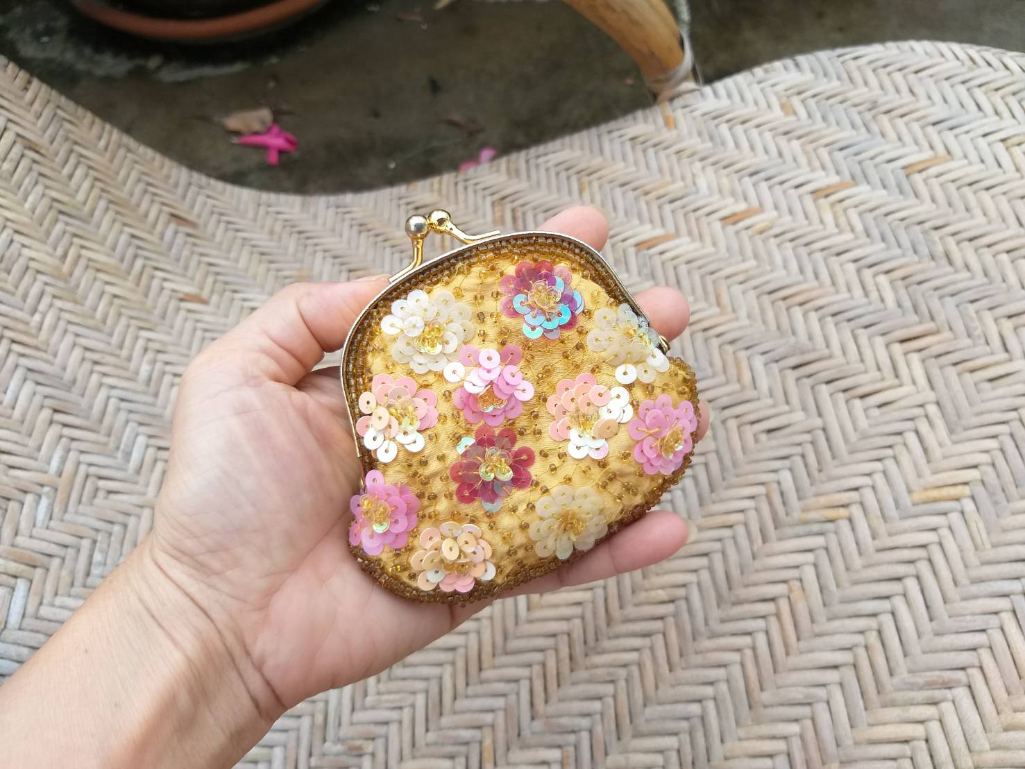 กระเป๋าปักเลื่อม สวยน่ารักมาก