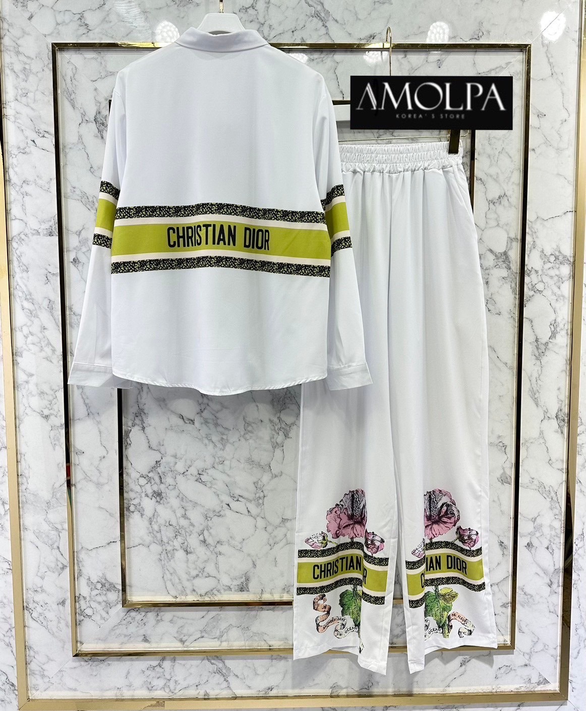 SET PAJAMAS DIOR งานใหม่ ตัวเสื้อเป็นเชิ้ต DIOR. เด่นเป็นสง่า มาพร้อม กางเกงขายาว ใส่เข้ากันลงตัว สินค้าคุณภาพ (พร้อมส่ง)