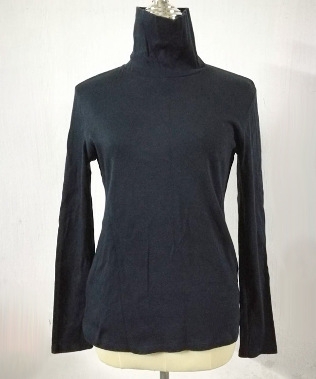 เสื้อคอเต่าสีดำ Uniqlo ไซด์ M-L