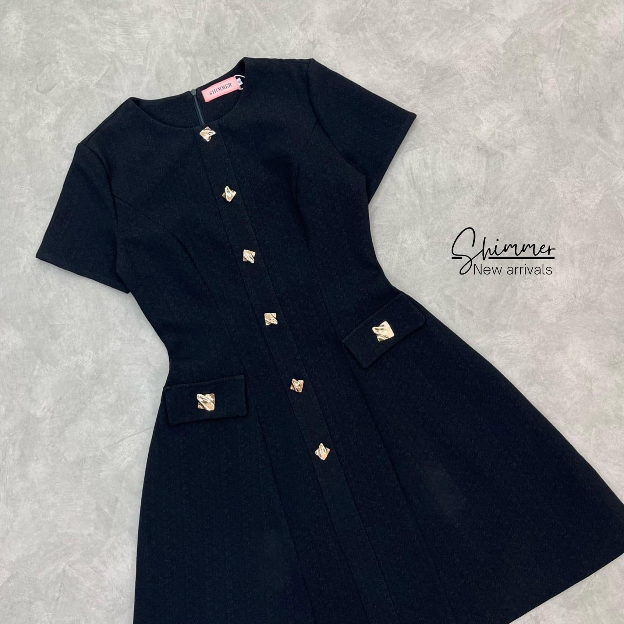 มินิเดรสแต่งกระดุมสีทองดีไซน์สวยคลาสสิคเนื้อผ้าพรีเมียมทั้งชุด ใส่สบาย : สินค้าคุณภาพ (พร้อมส่ง)