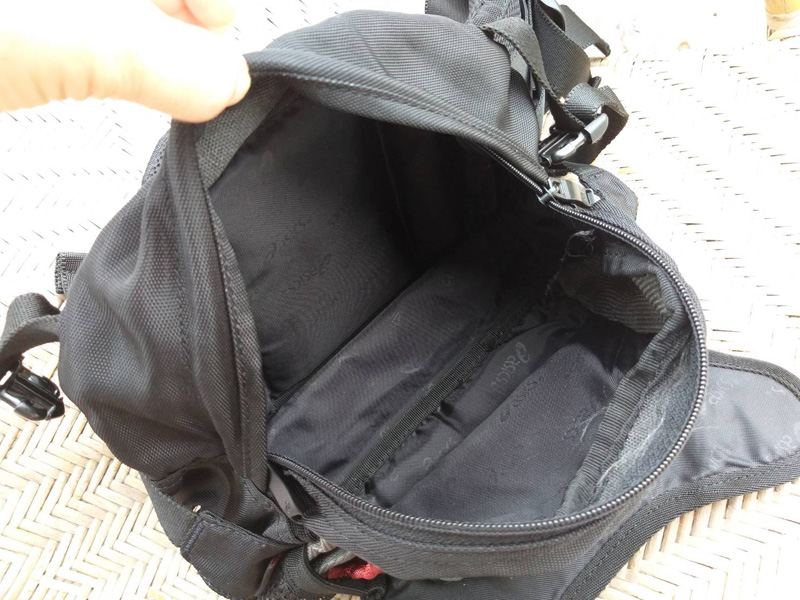 กระเป๋าคาดเอว asics (ของใหม่)