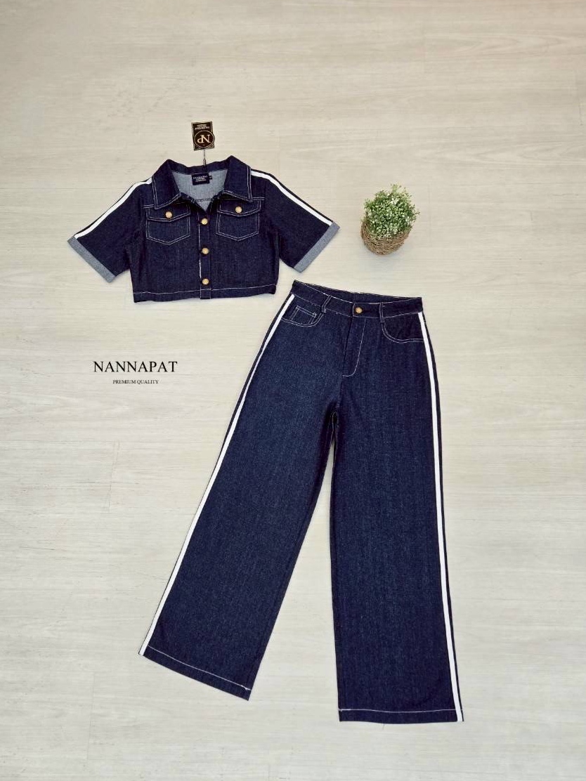 Set เสื้อดีไซน์เก๋ แต่งแถบแขน กระเป๋าคู่เล็กๆ กระดุมทอง มาพร้อมกางเกงขายาวทรงสวยสับมาก แต่งแถบเท่ๆ ใส่สบาย : สินค้าคุณภาพ (พร้อมส่ง)
