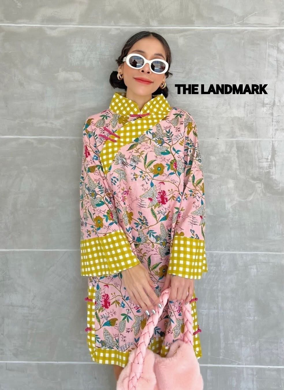 มินิเดรสผ้าบล็อคคอทตอลอินเดีย มาในทรงมินิเดรส คอจีนแต่งกระดุมผ้าป้ายข้าง เปิดถอดได้ แขนบาน ตัดต่อลาย ช่วงชายผ่าข้างกระดุมผ้า มีกระเป๋าล้วง ใส่สบาย : สินค้าคุณภาพ (พร้อมส่ง)