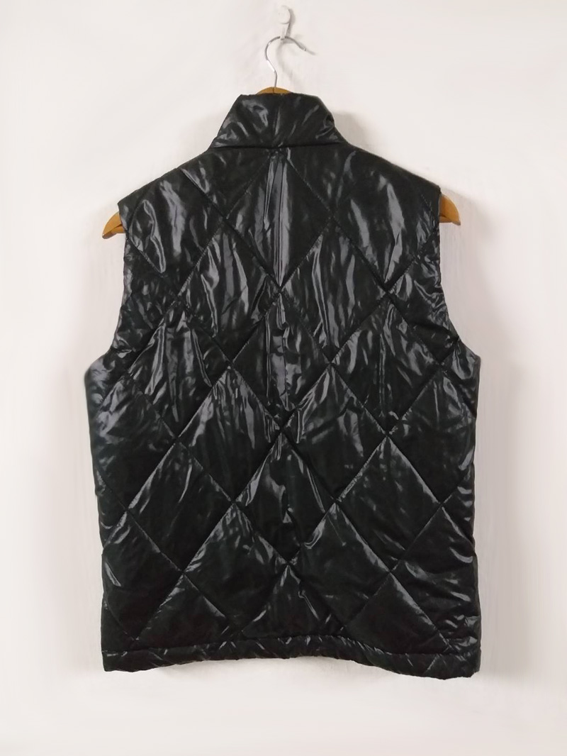 เสื้อกั๊กนวม Uniqlo อก44 ผ้าร่มสีดำ