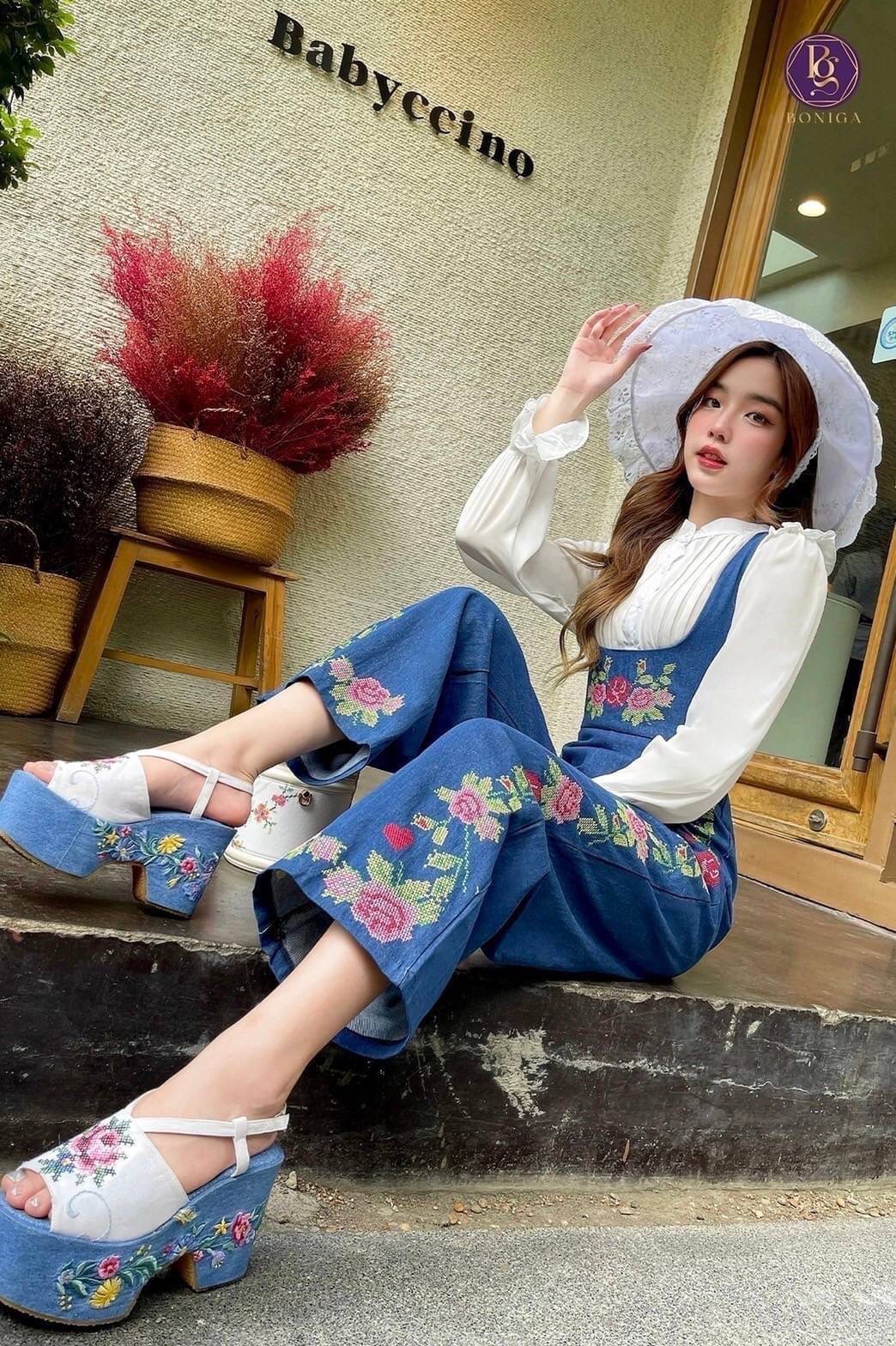 Set จั๊มสูทวินเทจ เซ็ต 2 ชิ้น เสื้อเชิ้ตขาว มาพร้อม จั๊มยีนส์วินเทจงานปักทั้งชุด ปักสวย ปักละเอียด งานสวยจ้า สินค้าคุณภาพ (พร้อมส่ง)