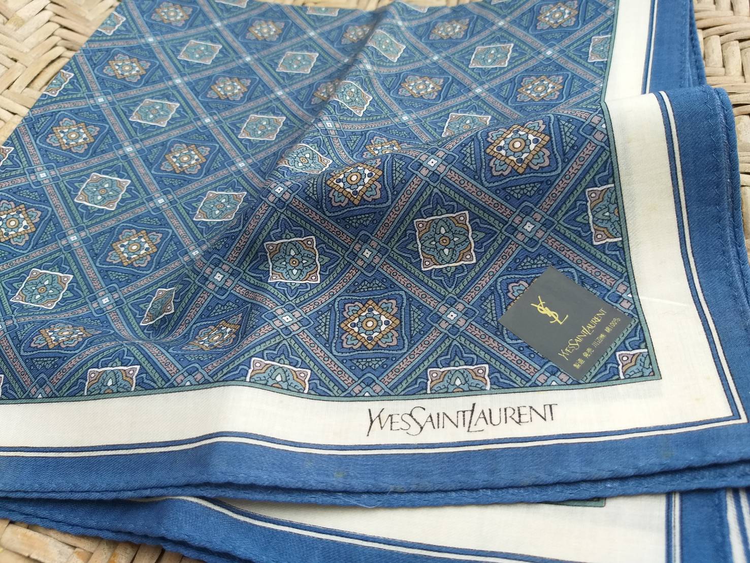 ผ้าเช็ดหน้าแบรนด์เนม YvesSaintLaurent ผ้านุ่มมากกกก