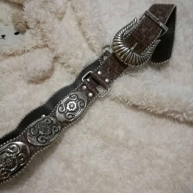 เข็มขัดหนังแนวร็อค ปักเหรียญโลหะทั้งเส้น สวยมาก /ของใหม่/